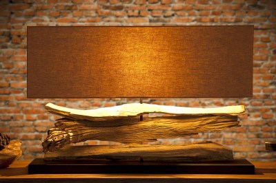 Dizajnová stolná lampa z naplaveného dreva Lake béžová