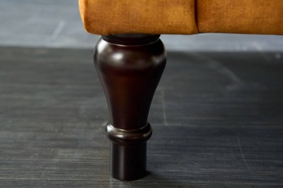 dizajnova-sedacka-rubby-chesterfield-225-cm-horcicovy-zamat-3