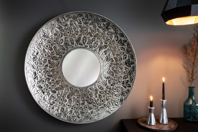 Dizajnové nástenné zrkadlo Latoya 81 cm strieborné